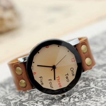 Retro Cute Dial Leather Watch on Luulla